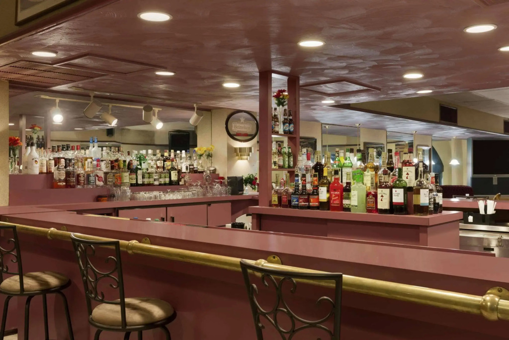 Red Carpet Inn & Suites