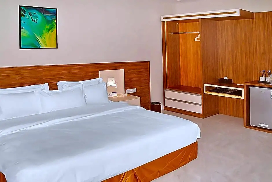 OYO 618 Taya Hotel