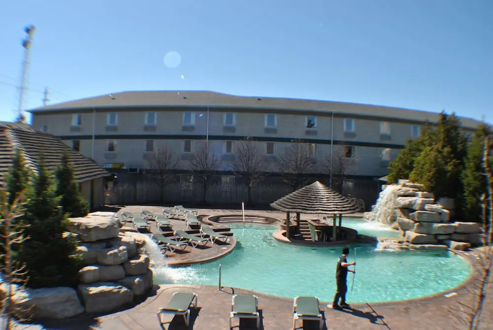 Commodore Resort