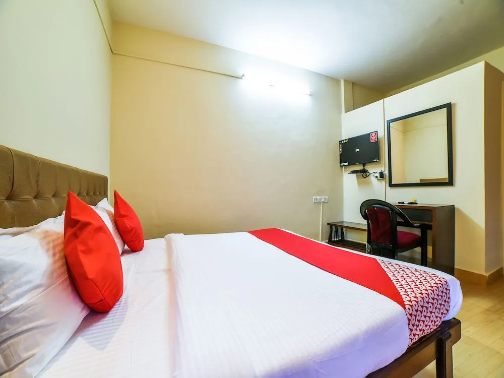 Oyo 28139 Hotel Empire