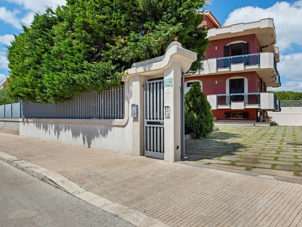 Spacious Apartment in Avola near the Seabeach