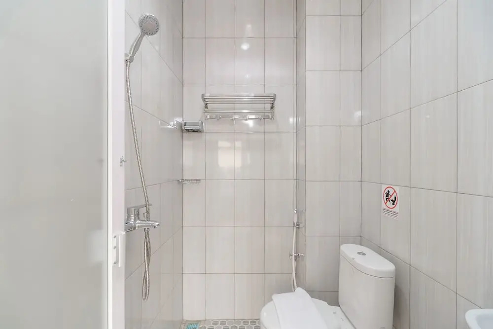 RedDoorz Plus near RS RK Charitas 2 Palembang