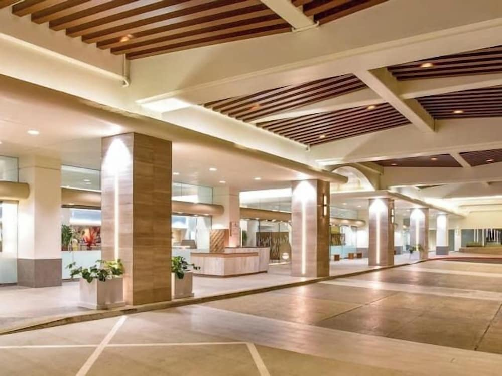 Stunning Ala Moana Studio Mtn View Balcony 2029