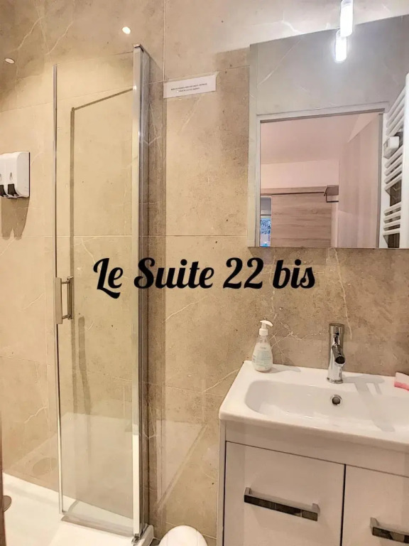LA SUITE 22 BIS