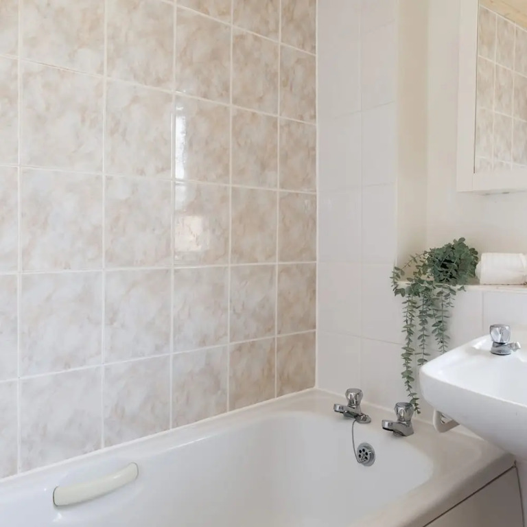 Sunny Seafront Chalet - Sleeps 6