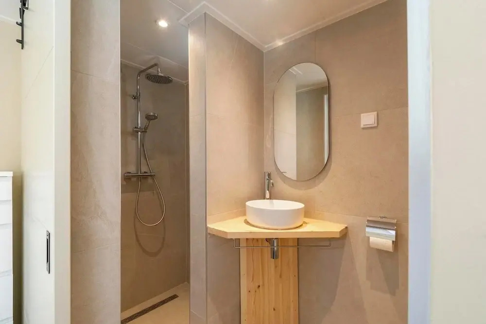Beautiful Suite on the Village Square