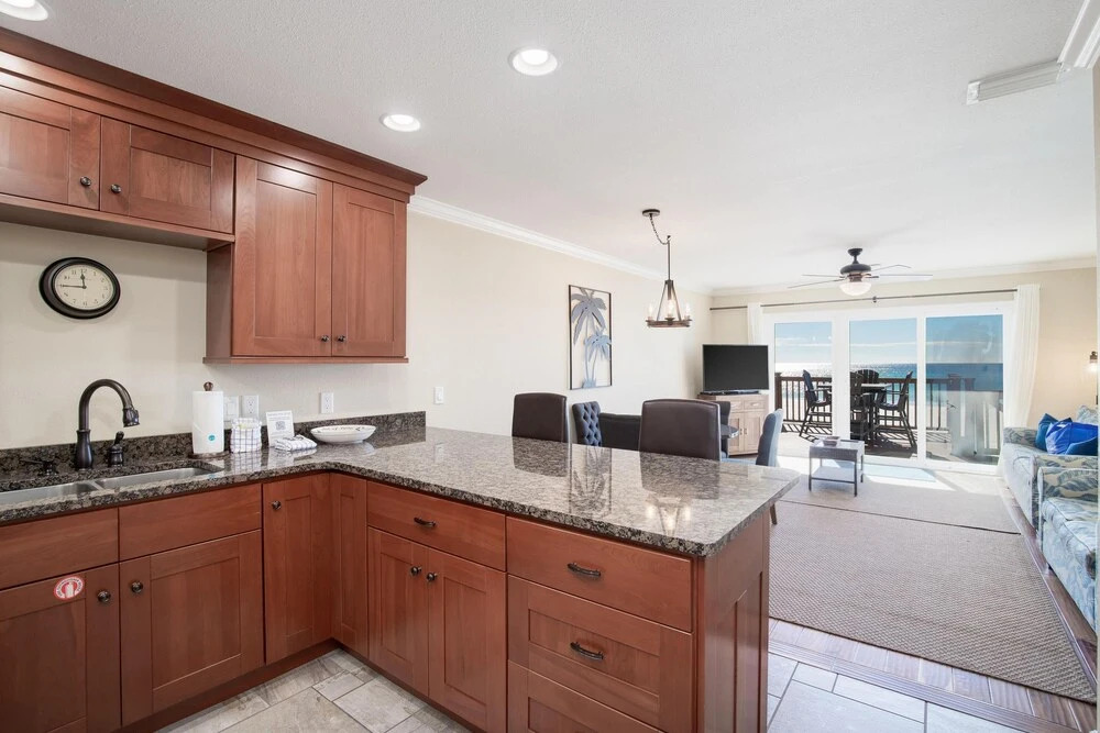 Directly On The Beach! First Floor Sundeck! Near Pier Park! Sleeps 6