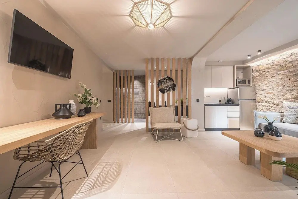 Apollonos 28 Luxury Suites