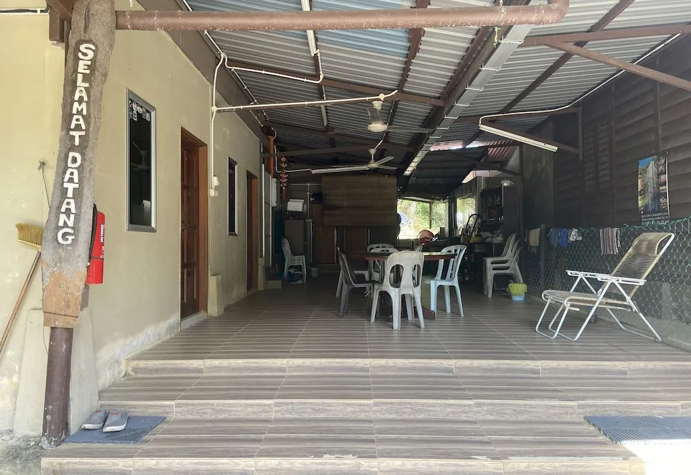 OYO 90971 Pollock Homestay
