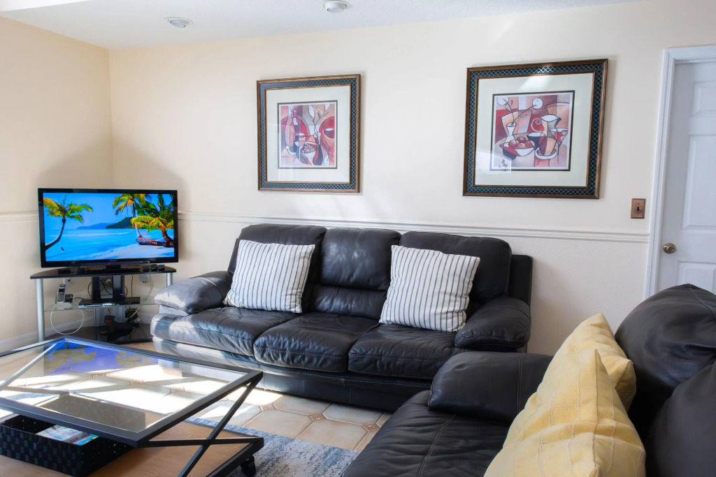 Luxurious Private Villa with Tranquil Pool, Kissimmee, US