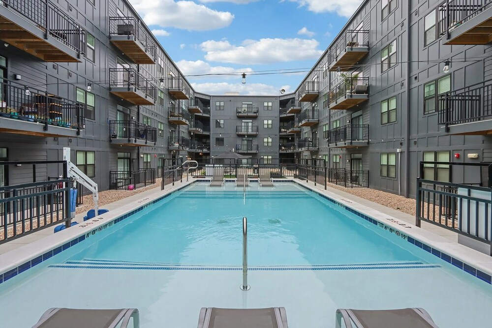 Landing Apartments near IU Health