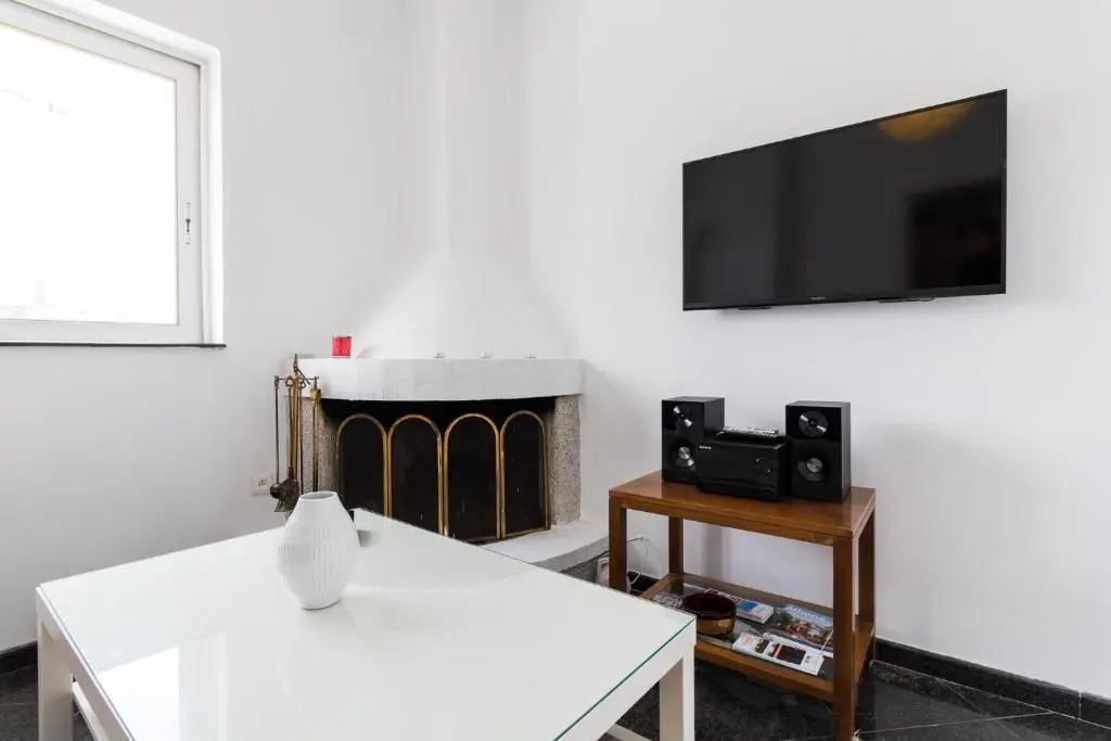 An Adorable Apartment in Athens