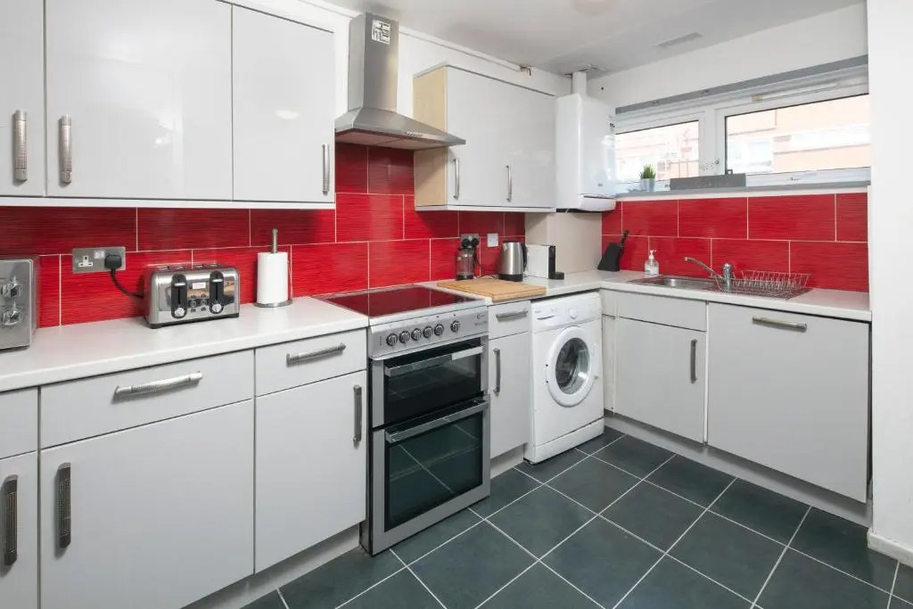 Arena Central - 6 Beds 2 Bathrooms Parking Space