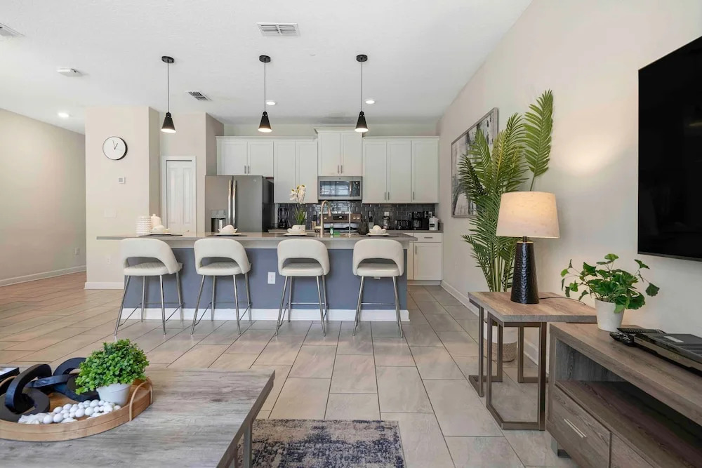 Stylish 4BR Pool Townhome Storey Lake