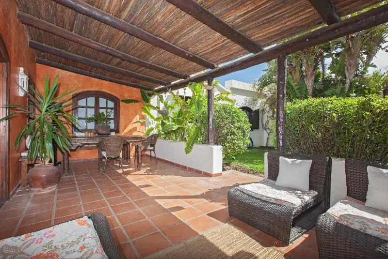 Villa Lily