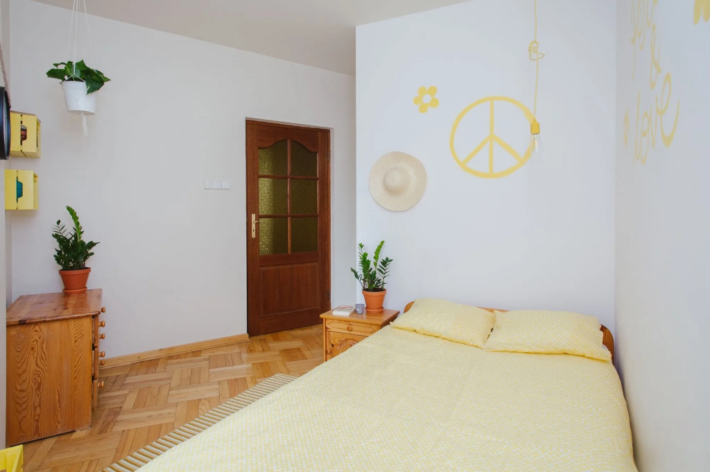 Lucka Rooms - Yellow Submarine B24.1