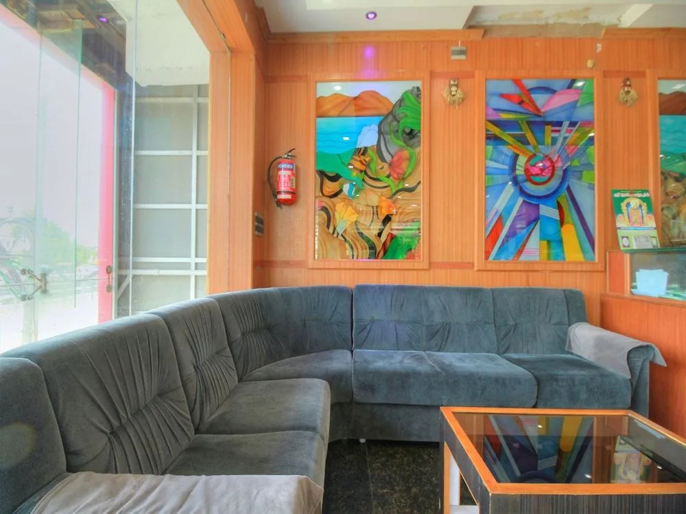 OYO 15948 Hotel Srees