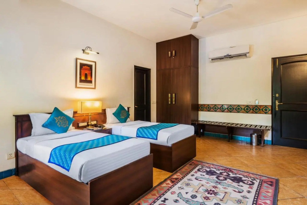 Home@F37 Kailash Colony Metro