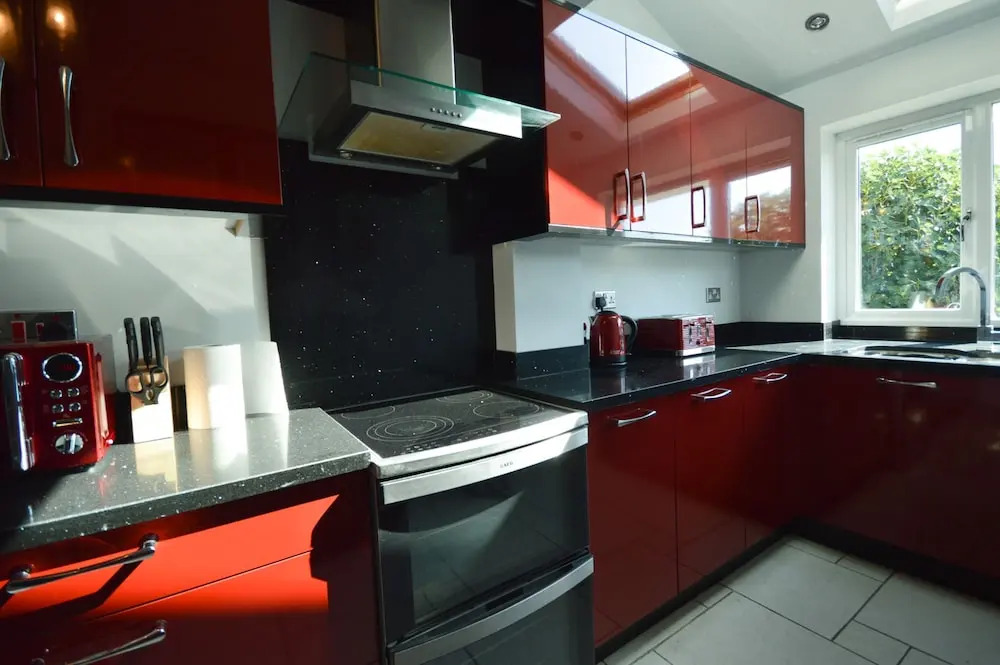 Fantastic 4 Bedroom House In Bath With Garden