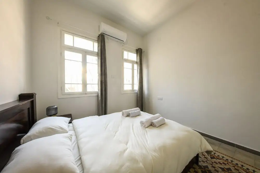 Vintage Charm 1BR Apt w Balcony & View