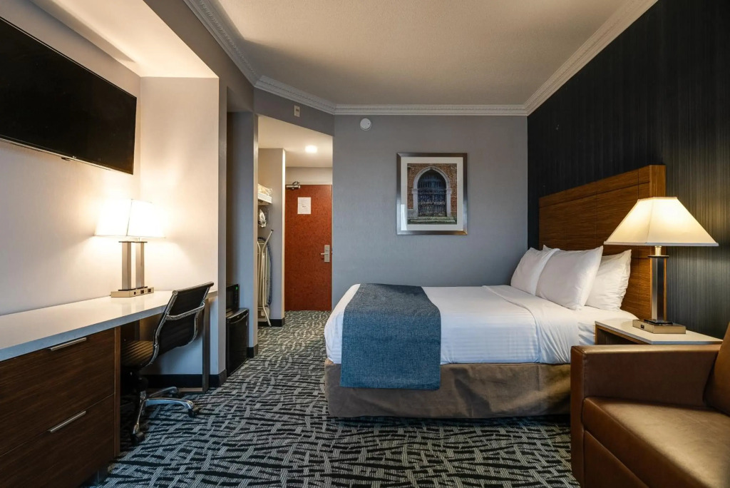 Monte Carlo Inn Toronto West Suites