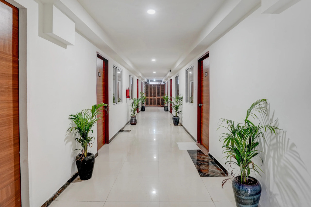 Collection O Vadodara Airport Formerly Milan Party Hall