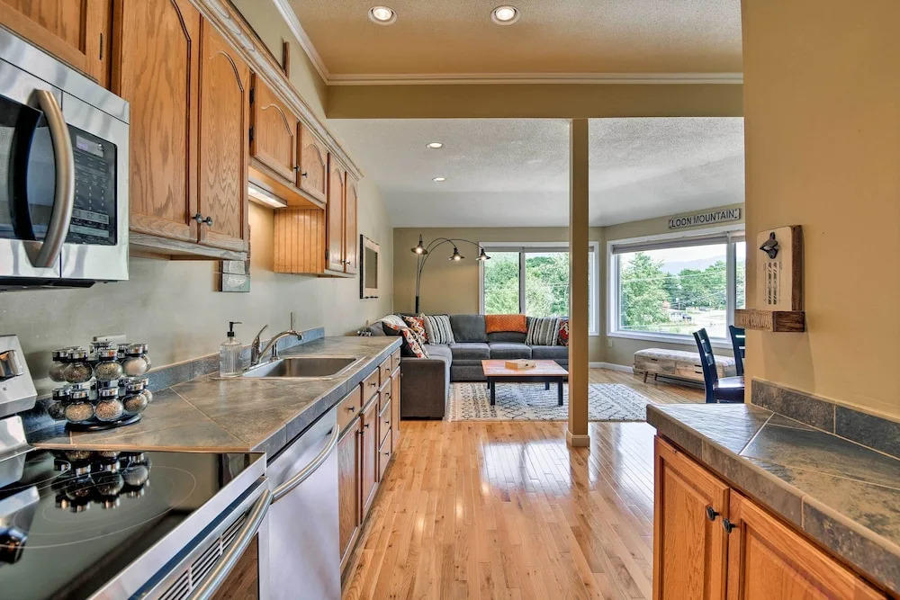 Lincoln Family Condo: 2 Mi to Loon Mountain Resort
