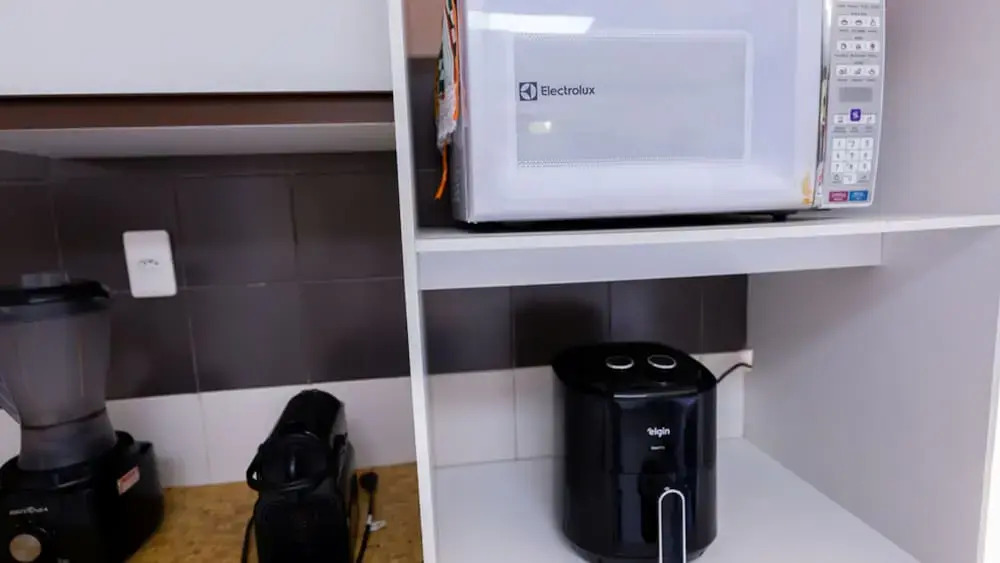 Casa com Wi-fi Piscina e Garagem a 550m da Praia