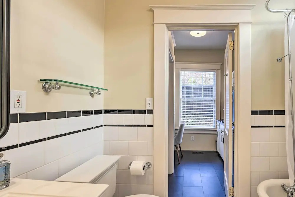 Bright Apartment 3 Mi to Downtown Birmingham!
