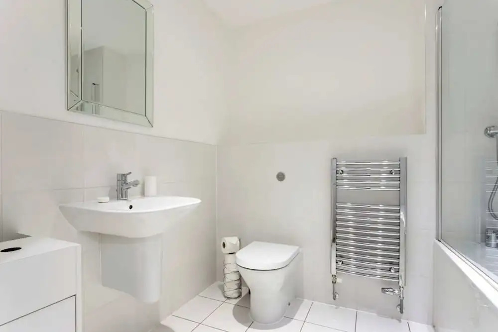Modern 1 Bedroom Apartment Near Canary Wharf With Balcony