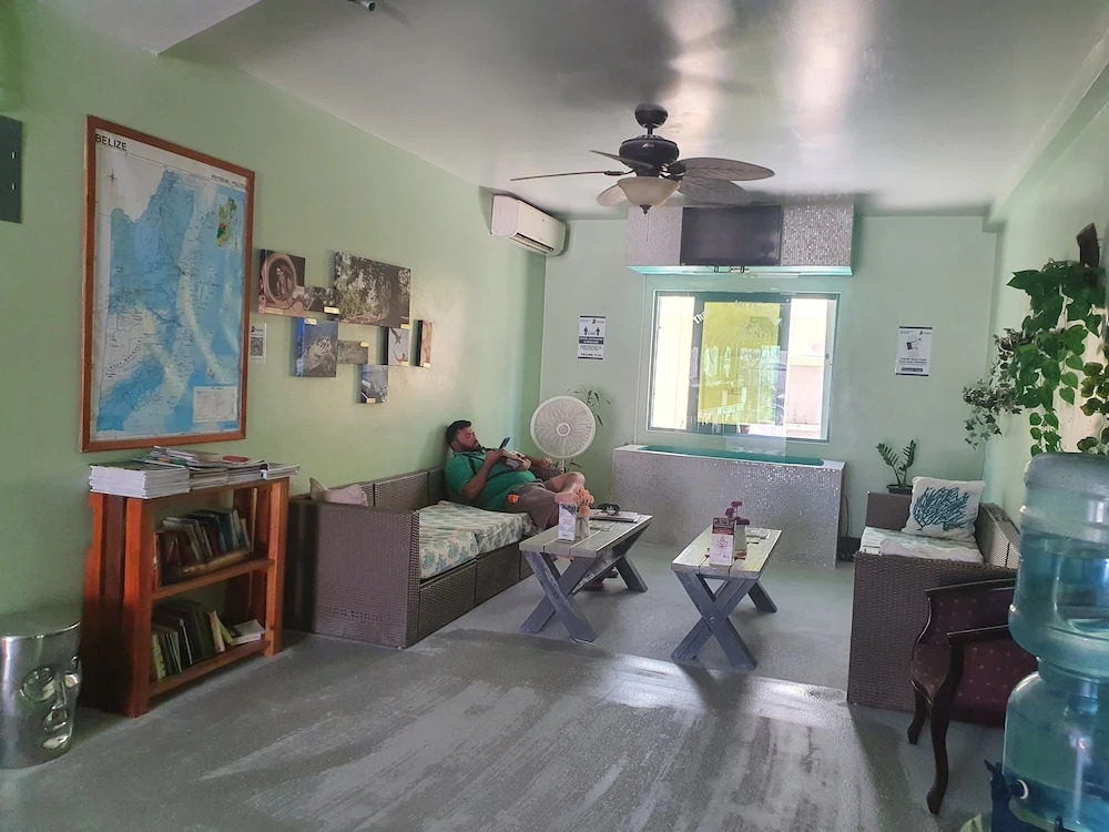 Caye Caulker Plaza Hotel