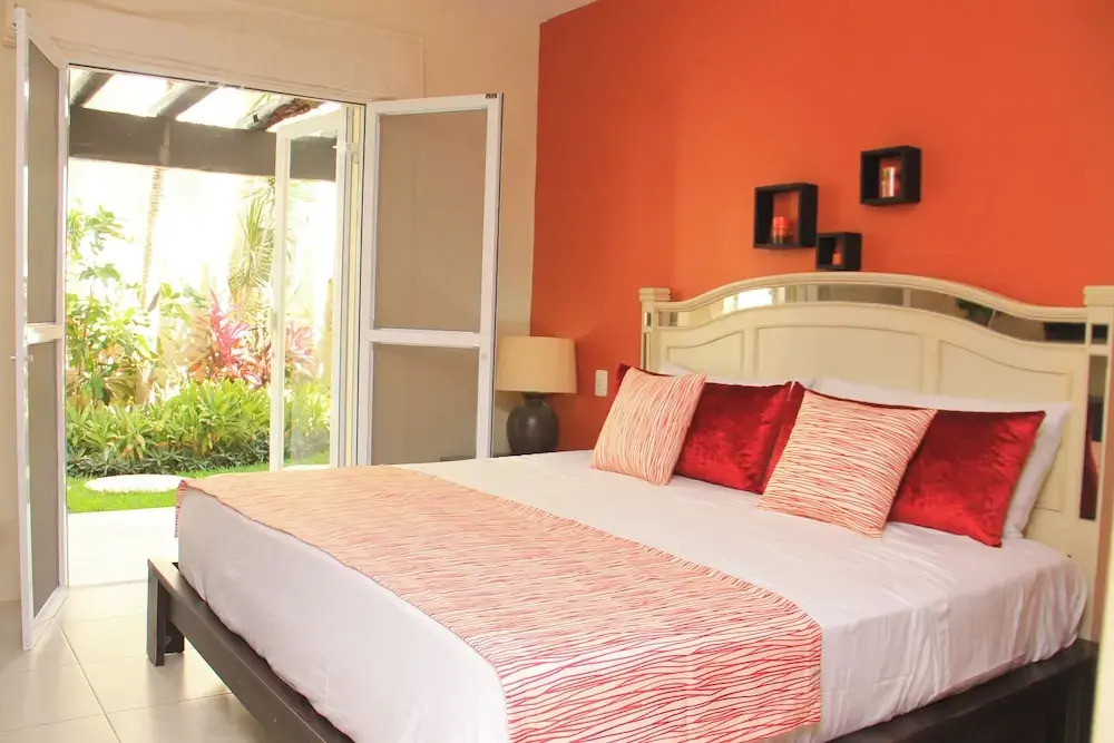 Exquisite Condo with Roof Pool I Near 5th & Beach