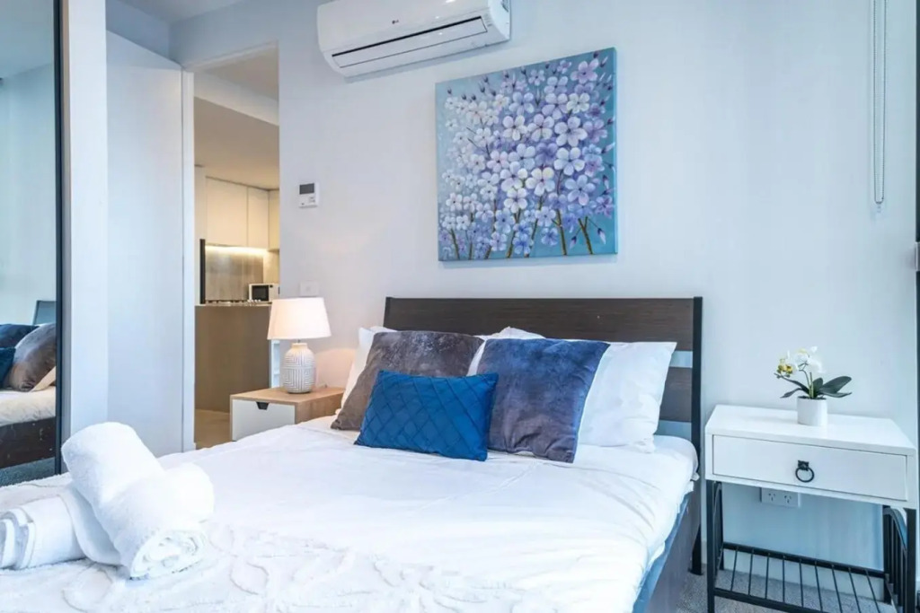Spectacular High level 2BR apt in Melbourne CBD
