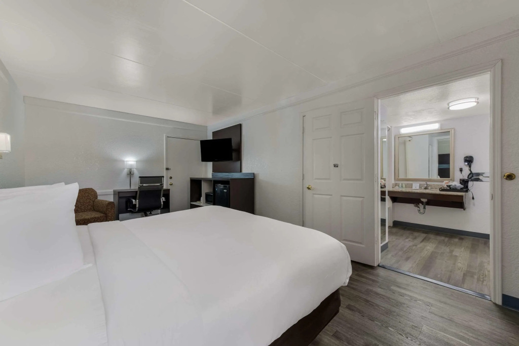 Quality Inn & Suites Airport