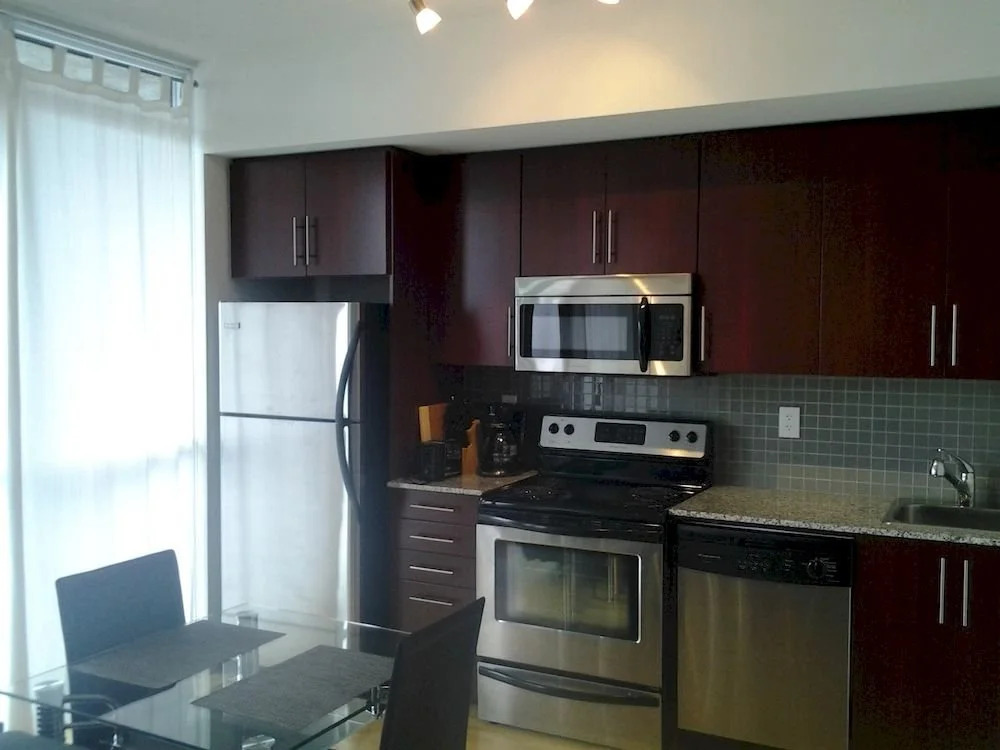 Toronto Suite Rentals - Maple Leaf Sq