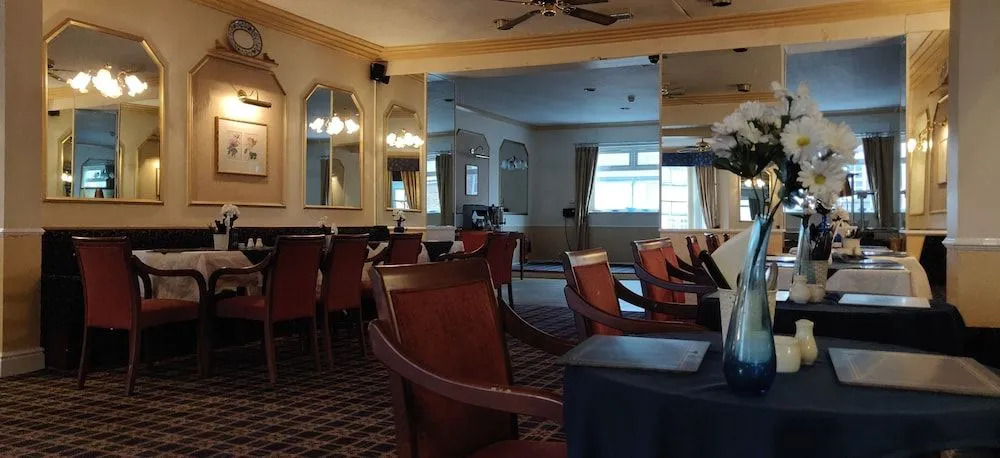 Rivelyn Hotel Bar & Restaurant