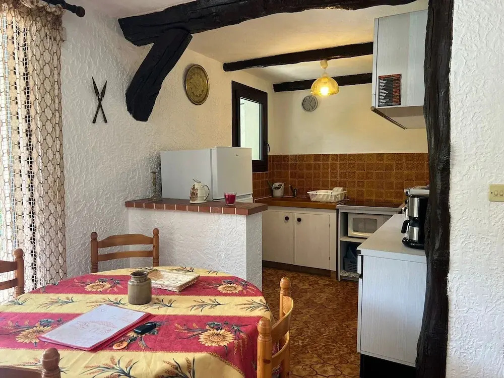 Small Holiday Home With Private Terrace and Shared Garden, Cagnes-sur-mer
