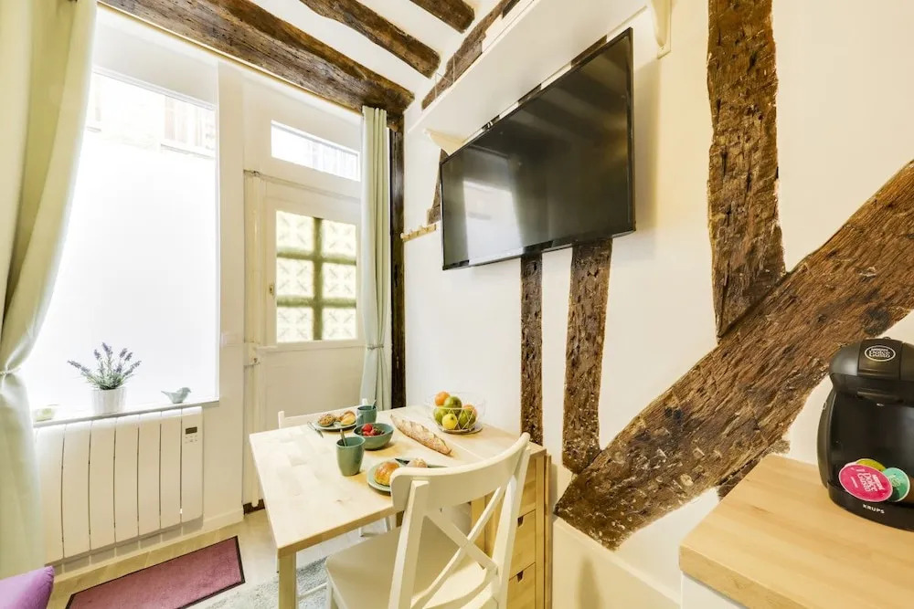 Pantheon - Lovely Flat