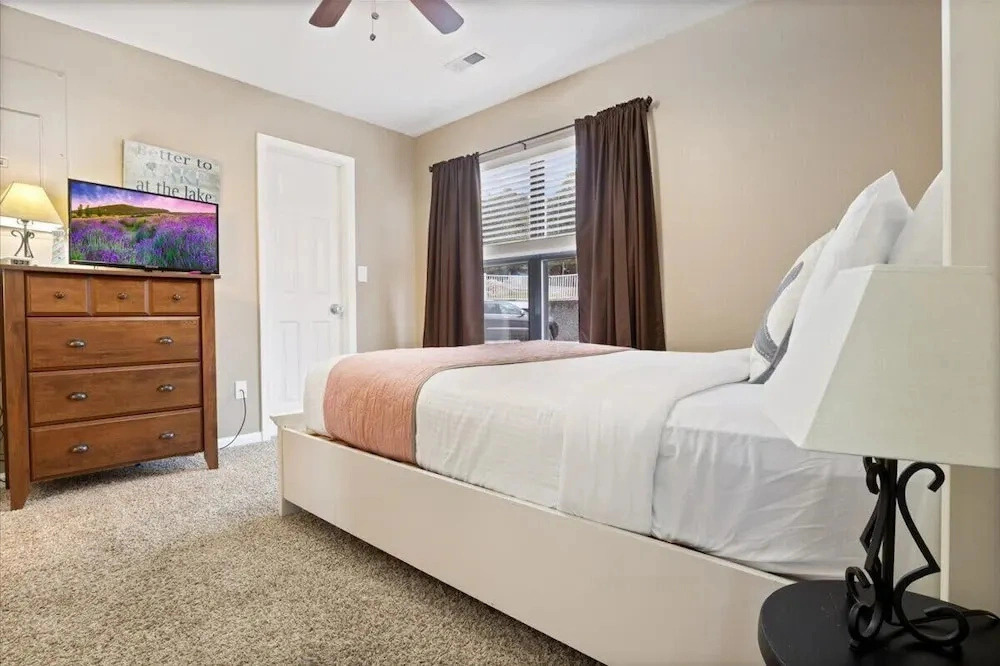 Lakefront Condo With Boat Slip