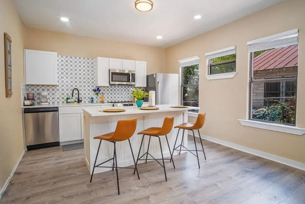 Modern Living 3br/2ba Close to Amazing Downtown