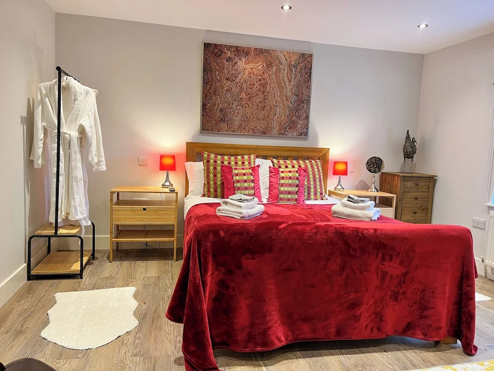 Sleeps 2 - Garden & Hot Tub Option