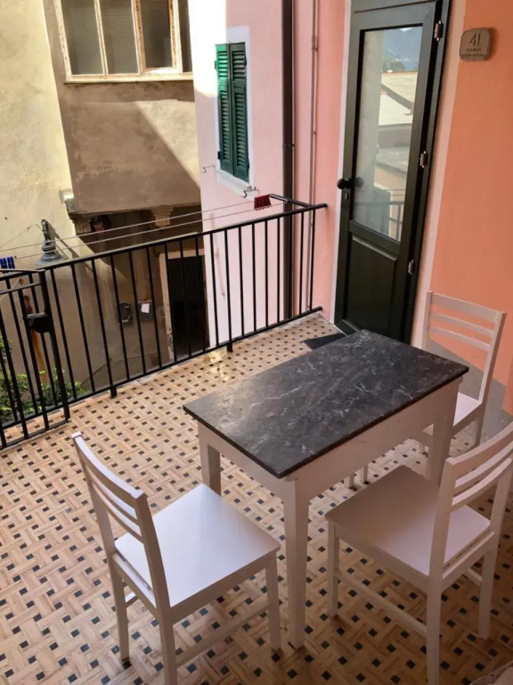 “White House “ in the center city (Manarola)5terre