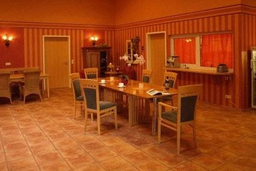 Econo Motel Goelzer