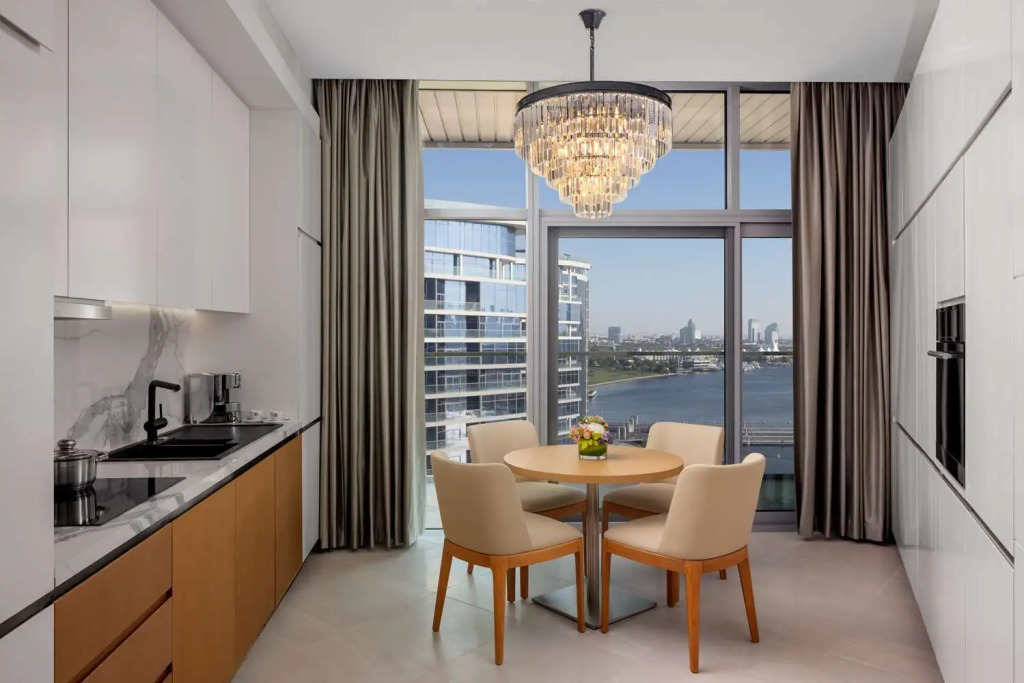 Hilton Dubai Creek Hotel & Residences