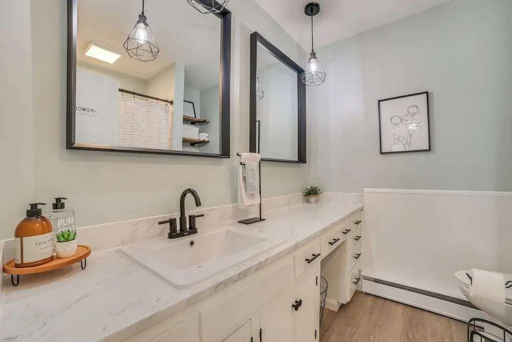 Gaylord Family Home: Walk to Shops & Restaurants!