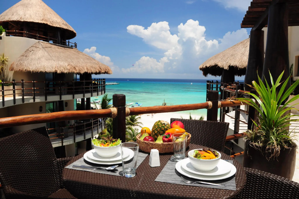El Taj Oceanfront and Beachside Condo Hotel