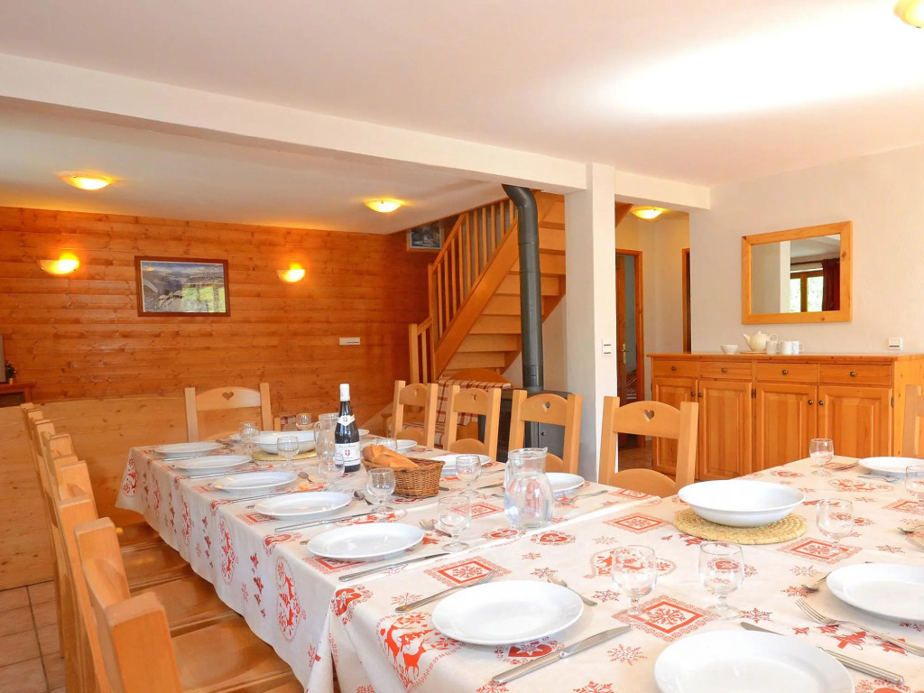 Chalet In Les Menuires-Praranger With Balcony