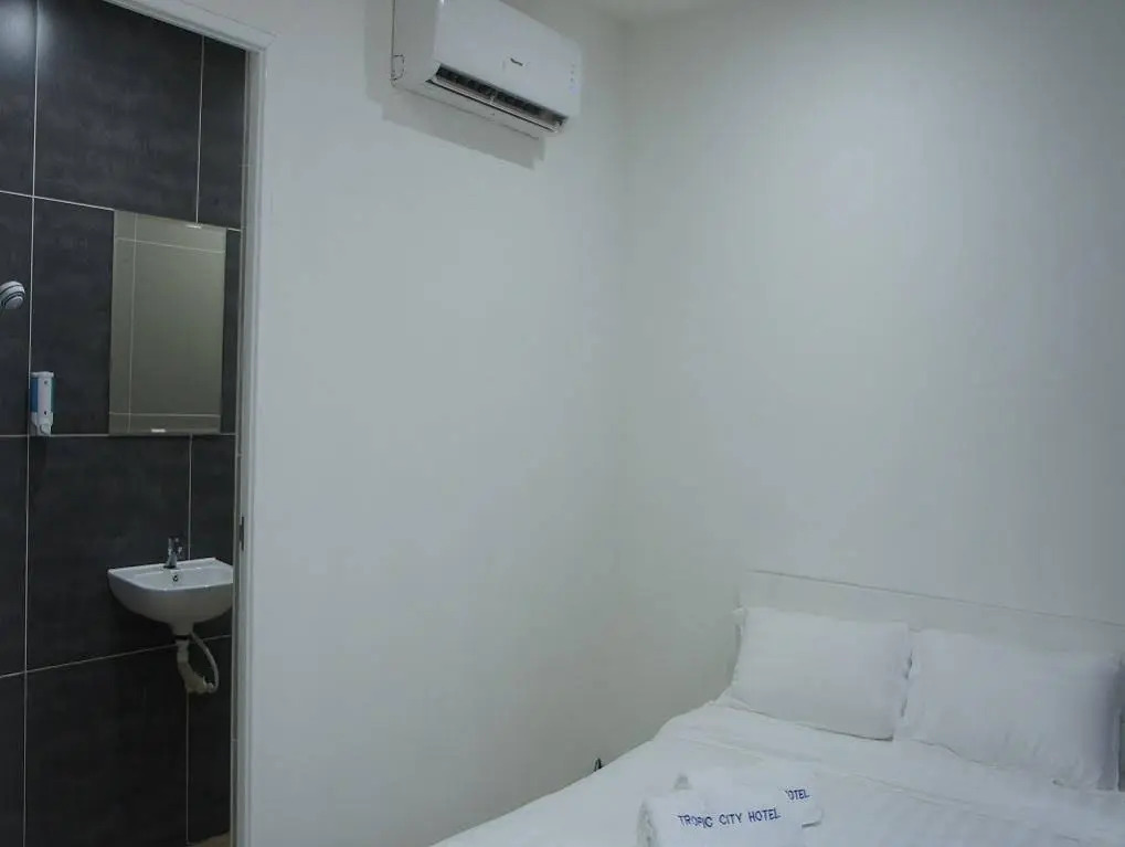 Tropic City Hotel