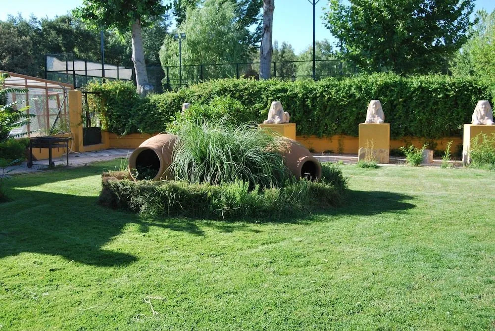 Isis de Cuenca Alojamiento Superior especial para Moteros con Piscina