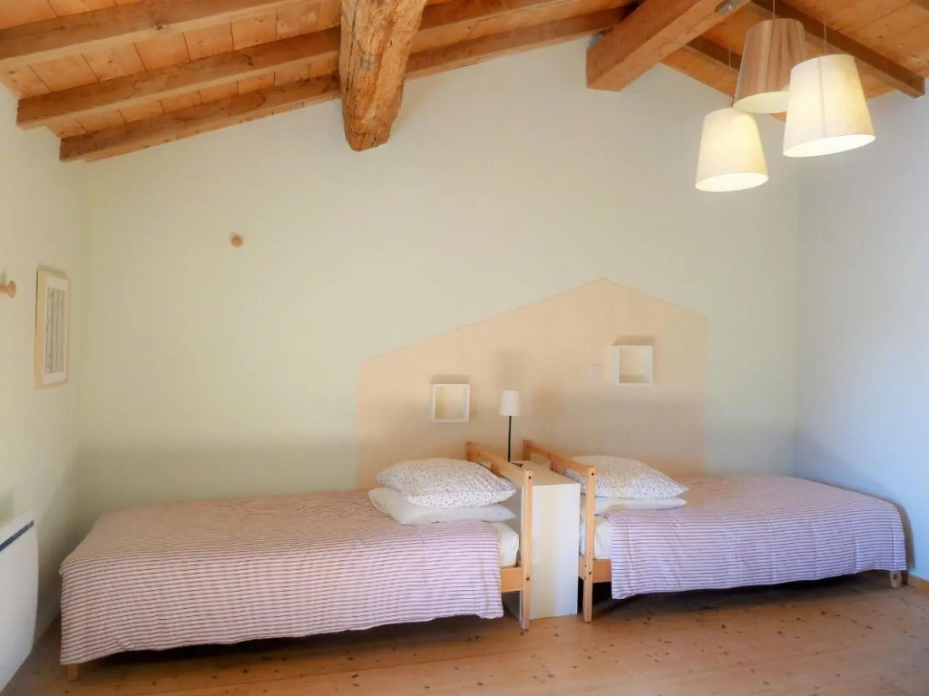 Gîte authentique avec piscine, proche nature et activités, rénové et confortable, jusquà 6 pers. - FR-1-426-96